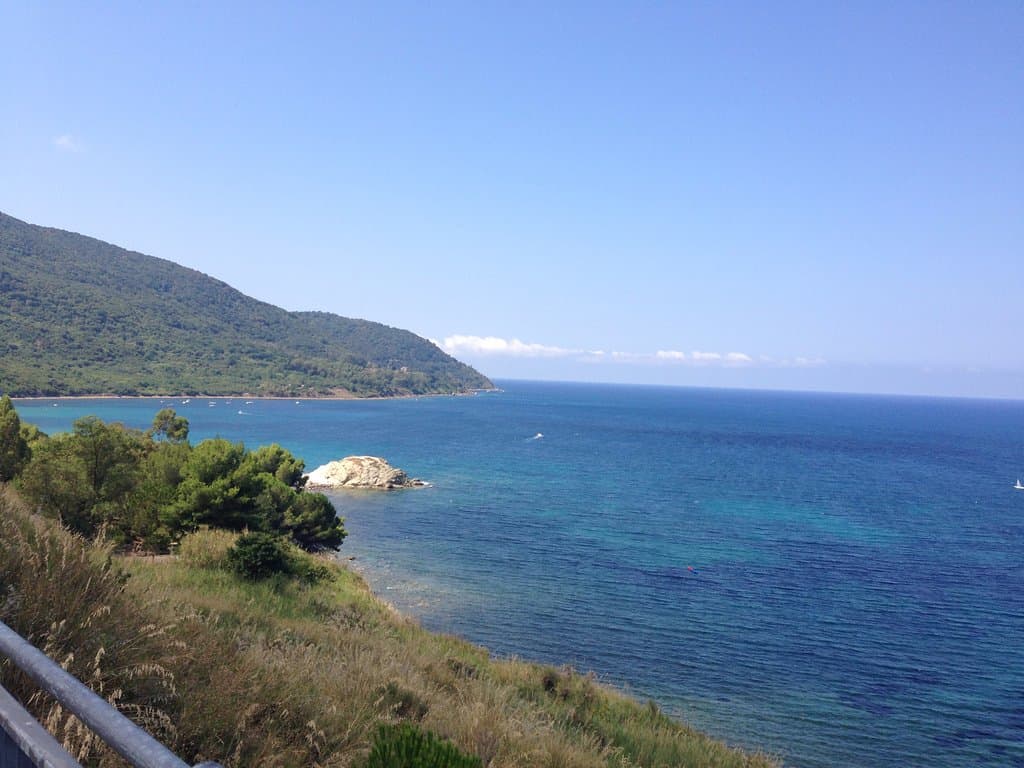 Un belvedere mozzafiato pieno di colori vivi che non hanno bisogno di ritocchi per essere descri