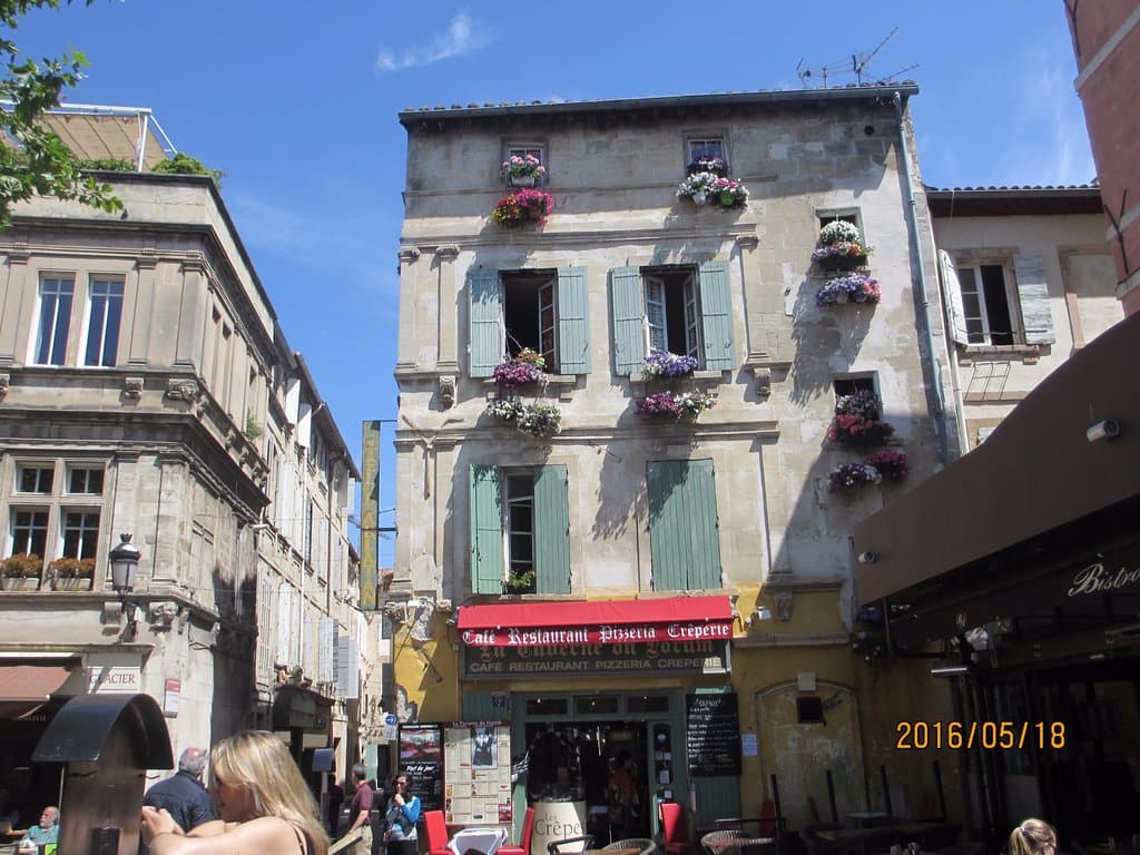 フォーロム広場に面した建物