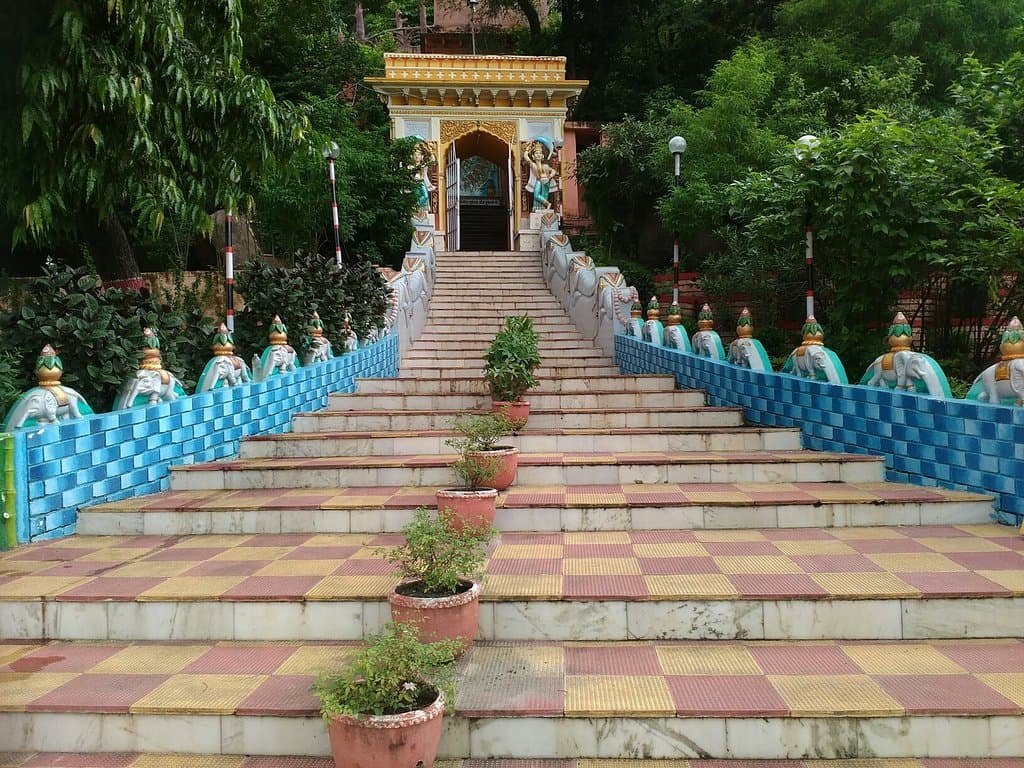 Pisanhari Ki Madiya Jain Temple