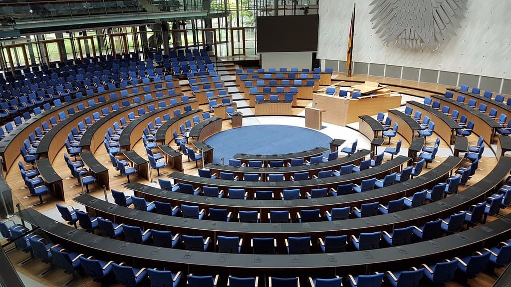 Plenary Chamber (former Bundeshaus 1992-1999)