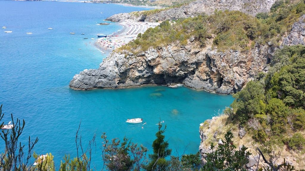 panorama lungo il sentiero che porta all'arco magno