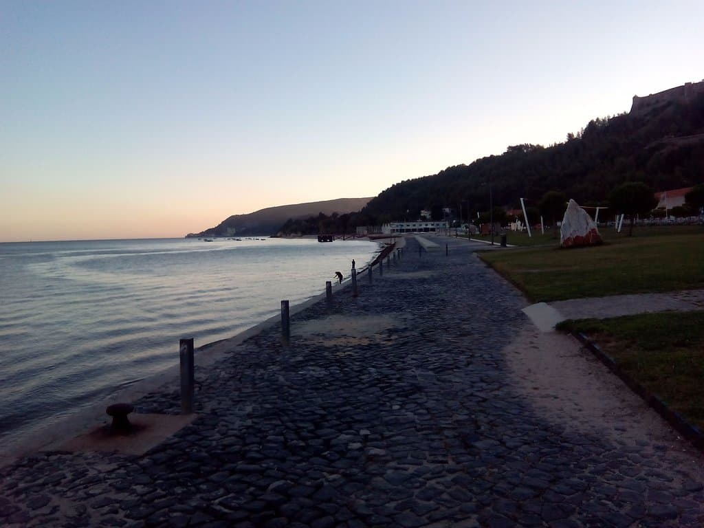 Paseo de la praia de Sado