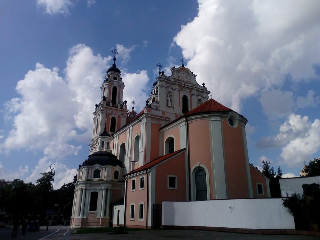 Апсида и пресбитерий появились в конце XVII века.