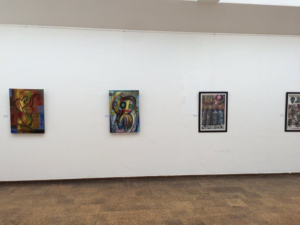 Taken at the gallery. I was the only one at the gallery.