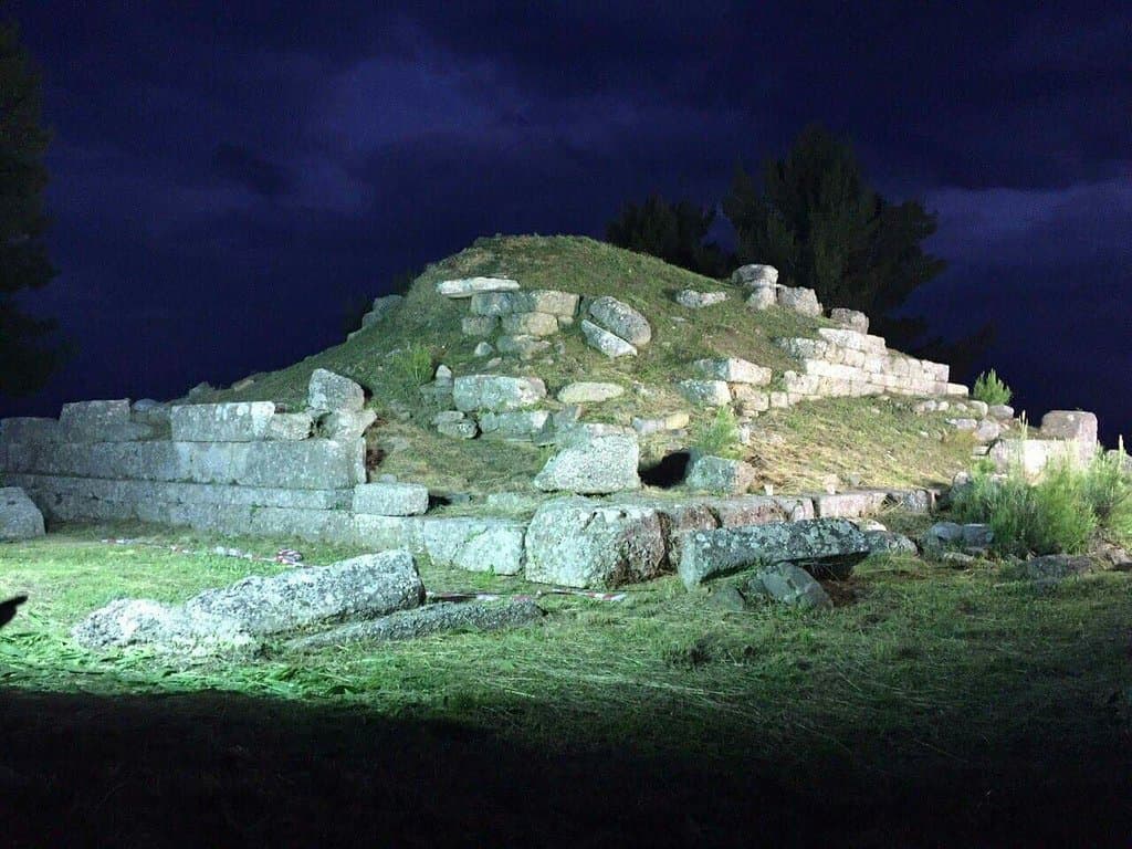 Στις 26 Μαρτίου στα πλαίσια των εκδηλωσεων του "Μενελάιου Δρόμου" πραγματοποιήθηκε φωταγωγηση το