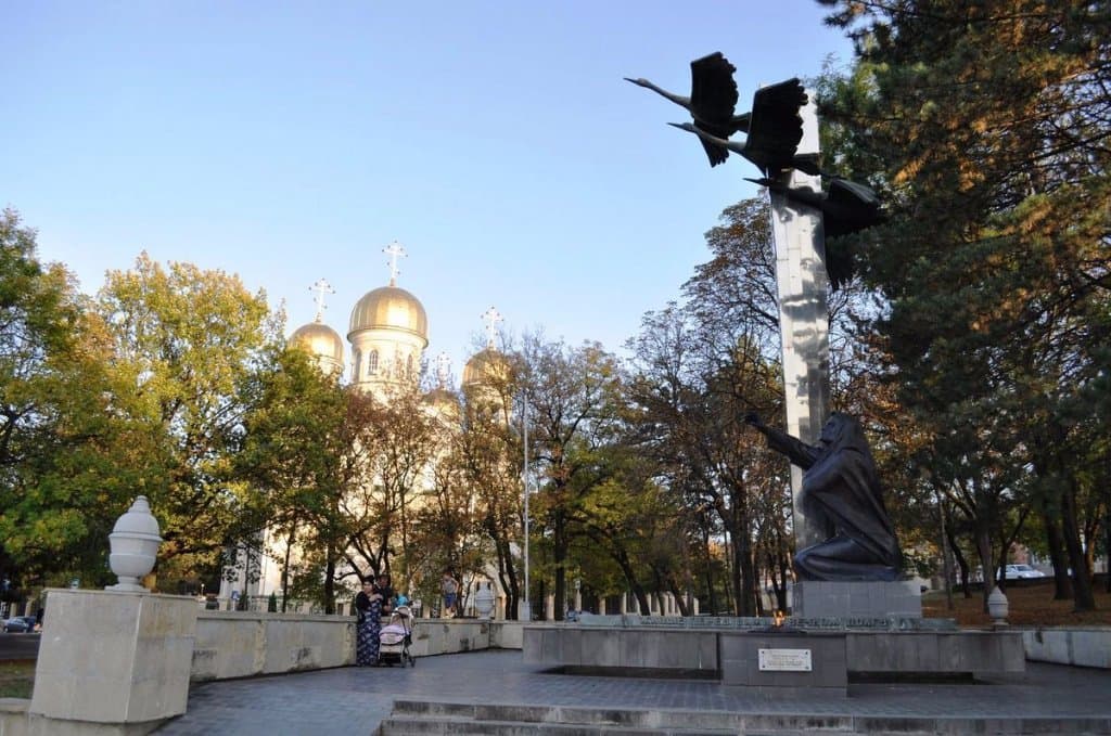 Памятник Журавли