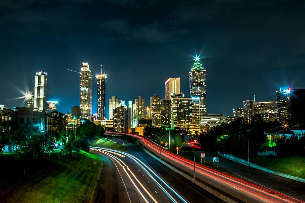 LONG EXPOSURE ON A BEAUTIFUL NIGHT OF A MAGNIFICENT SKYLINE 