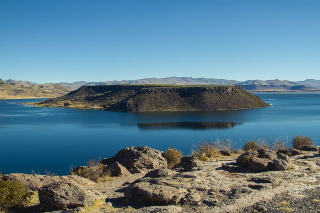 Vista de la laguna Umayo desde la parte superior de Sillustani