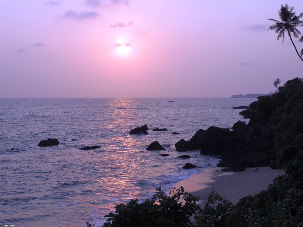 Late afternoon and small beach to the North