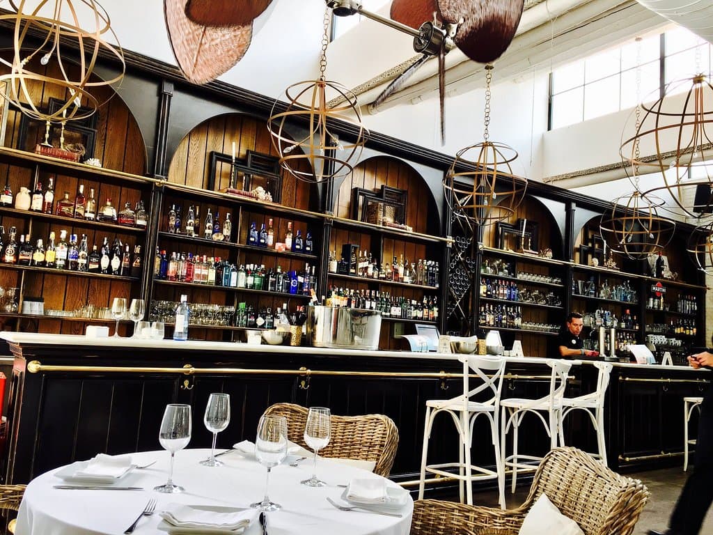 Especatcular barra y decoración