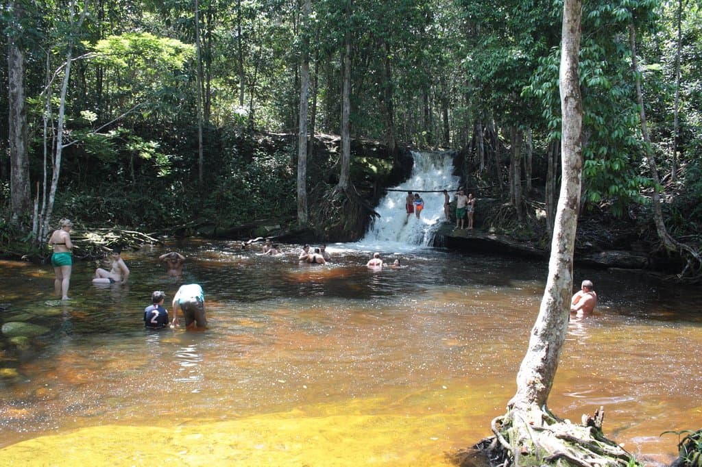 Cachoeira ao começar o dia