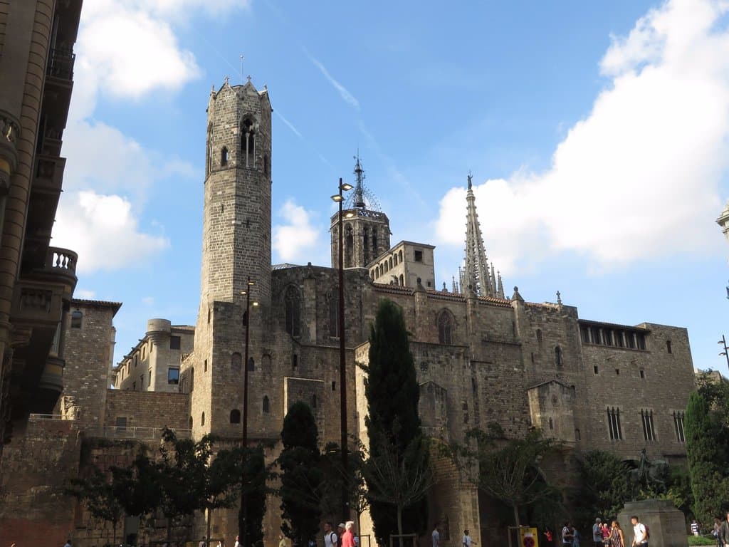 Palau Reial Major visto da plaça de Ramon Berenguer