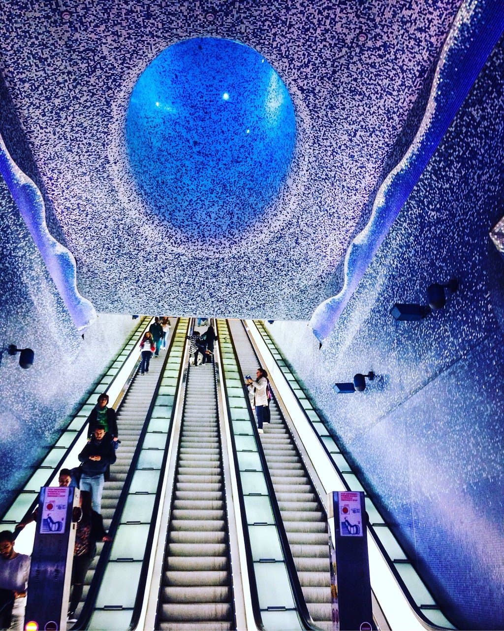 Meravigliosa!!! Il biglietto della Metro costa solo 1€, ne vale la pena per vedere questa meravi