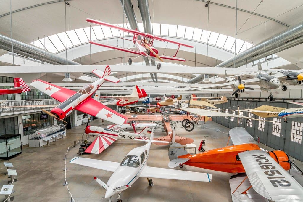 Flugwerft Schleißheim  Blick in die historische Werfthalle