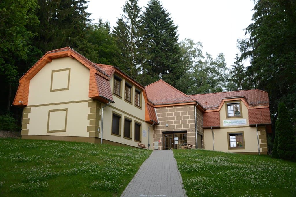 New buolding of Ekocentrum, so far filled with artificial frogs...