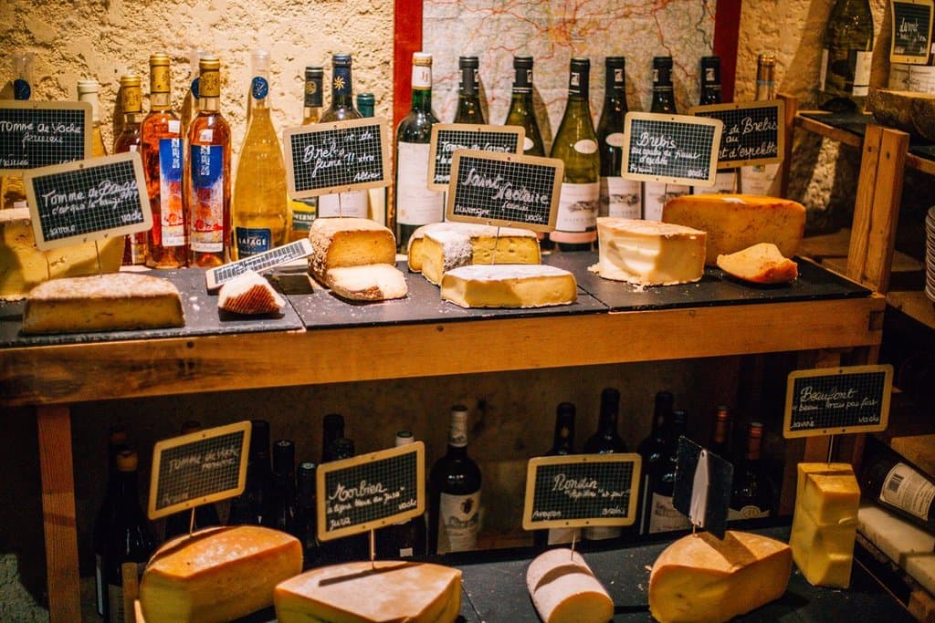 caverne aux fromages, morbier, comté ... 