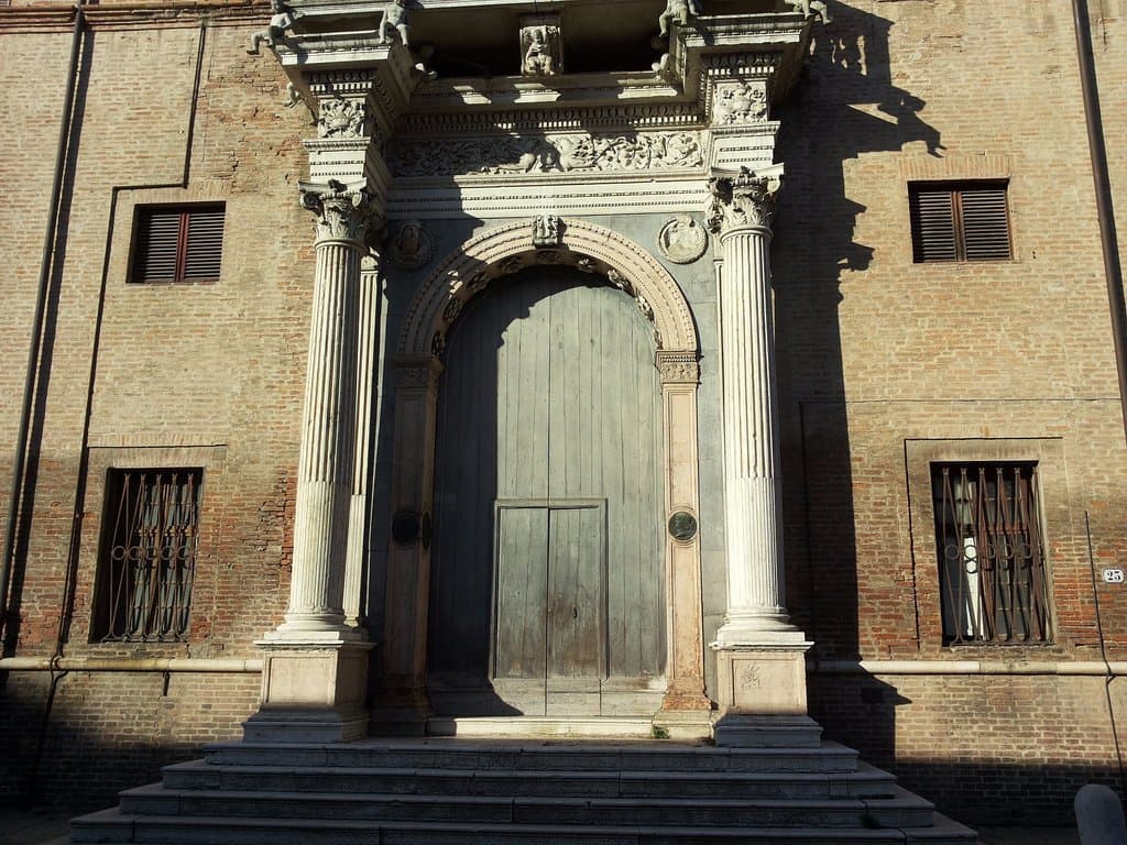 entrata a Palazzo prosperi-sacrati.