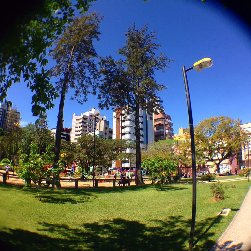 praça do congresso num dia ensolarado