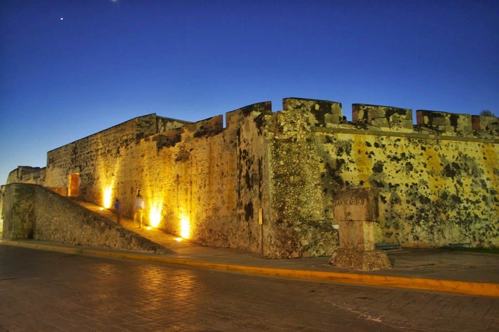 vista de la entrada al baluarte, la cual se realiza a través de una rampa