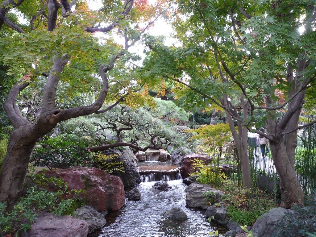 手入れされた庭園