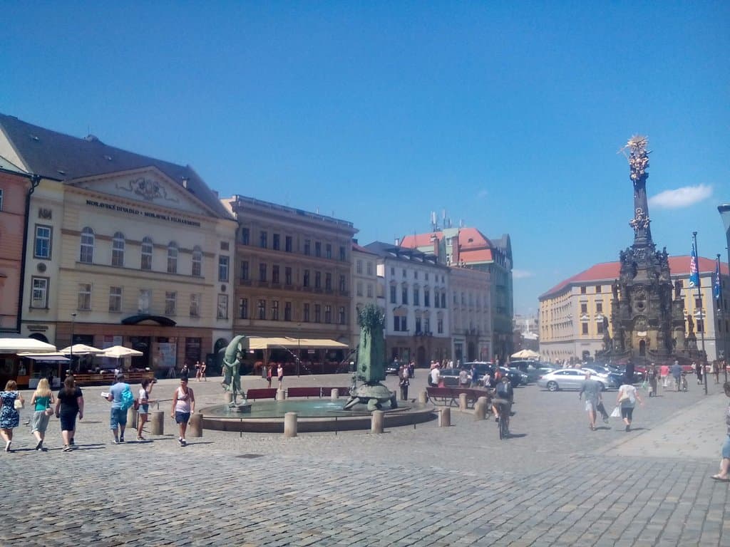 Оломоуц. Моравский театр на центральной площади.