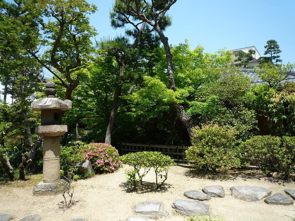 日本庭園を散策