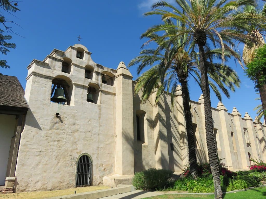 Exterior of Mission San Gabriel Archangel - California (25/Jul/16).