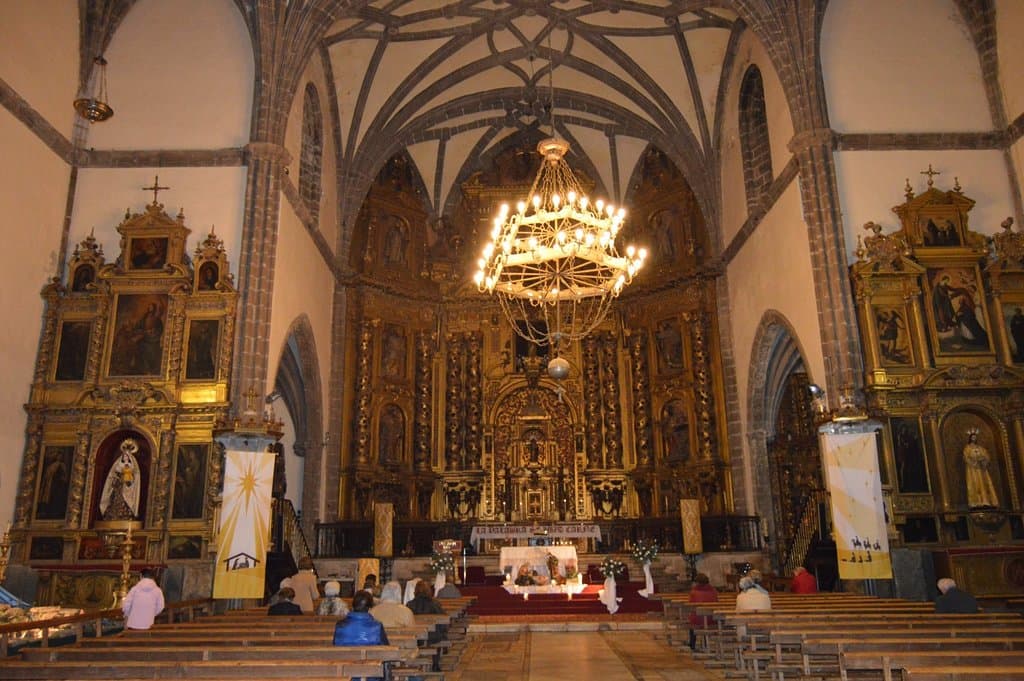 VISTA GENERAL DEL INTERIOR DE LA COLEGIATA