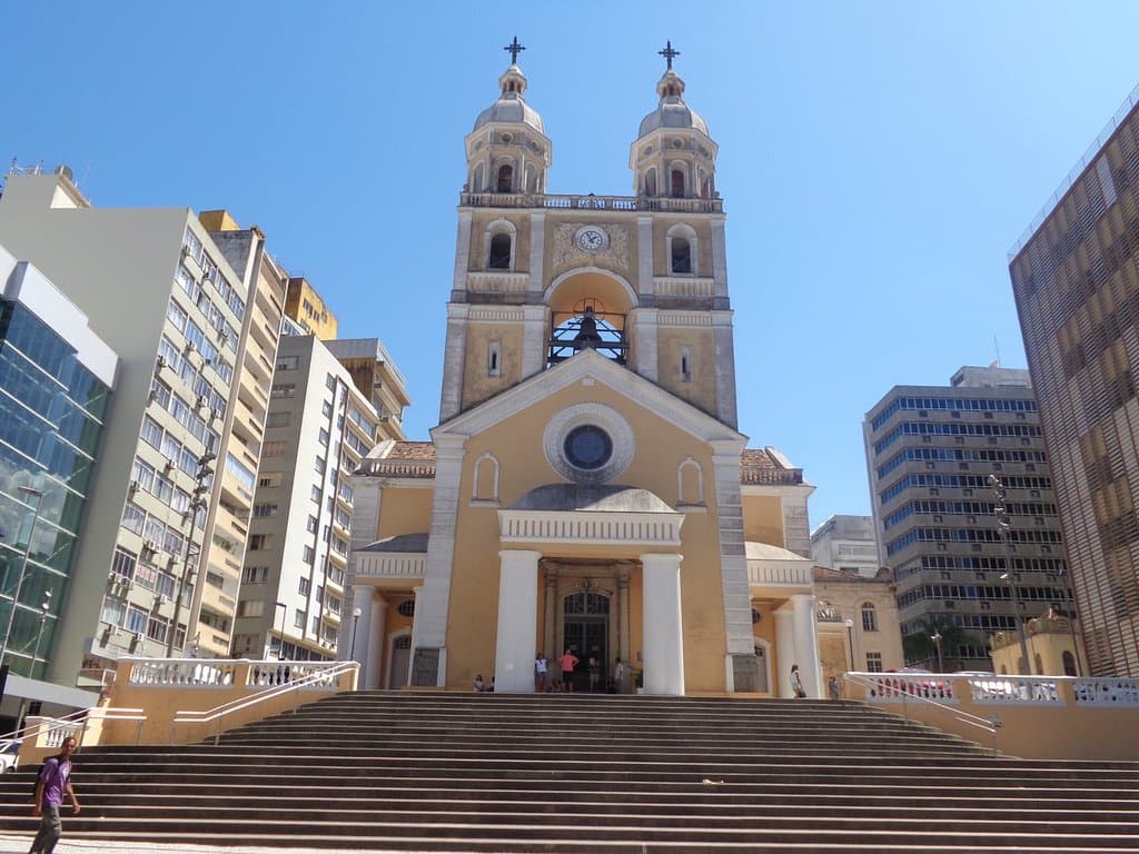 Frente de la iglesia