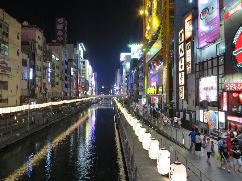 Passeggiata consigliata con le luci della sera 