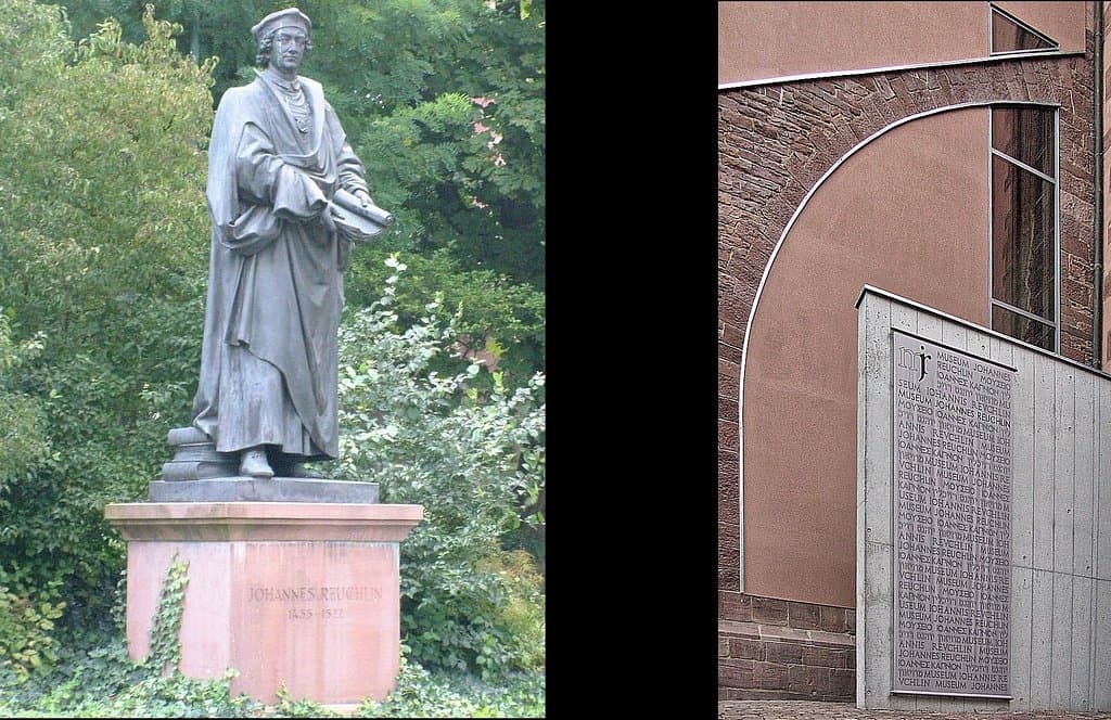 Die Jahannes Reuchlin Statue und das Eingangsportal zum Johannes Reuchlin Museum im Schlosspark