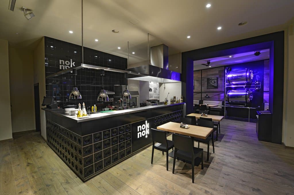 Kuchyni neschováváme. Vyznáváme princip front cooking. Kuchaři můžete koukat pod ruce.