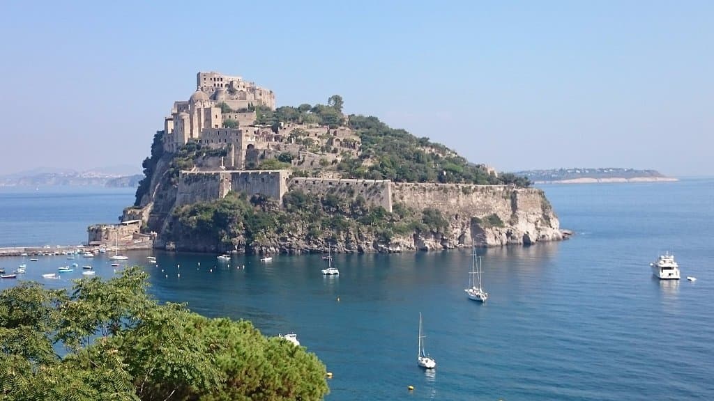 castello Aragonese visto dalla torre Guevara