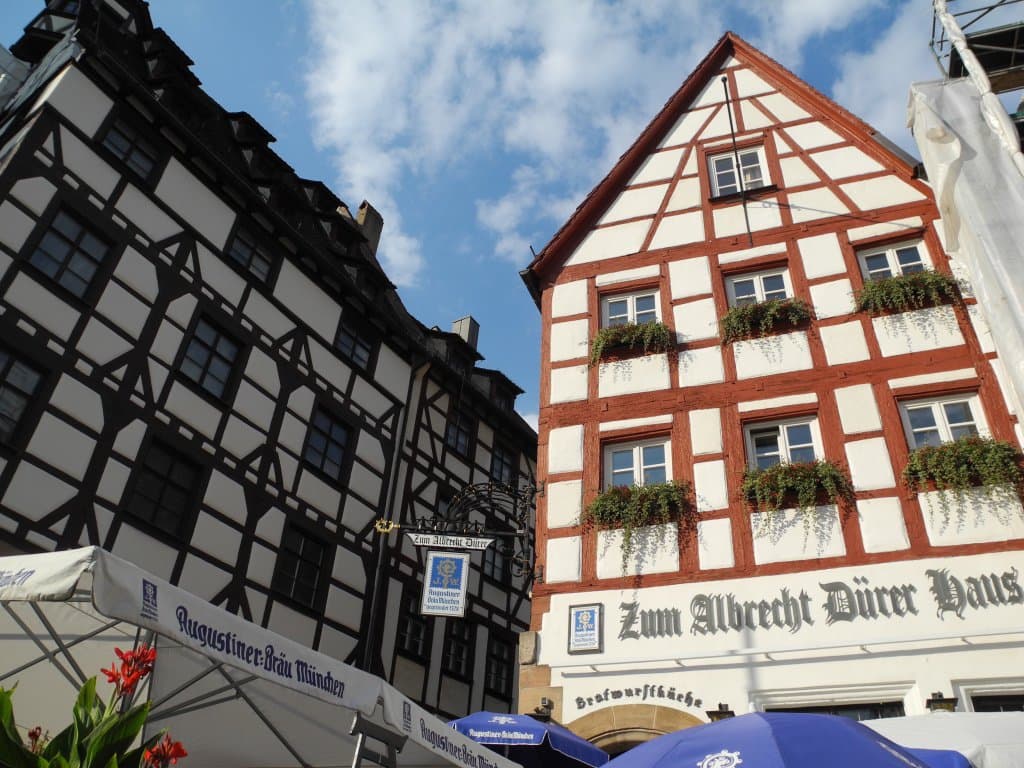 Unser über 500 Jahre altes Gasthaus mit sonniger Terrasse