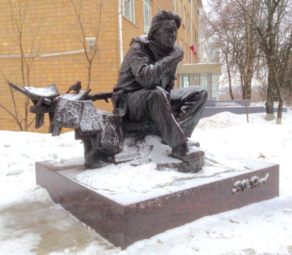 Памятник Евгению Ивановичу Носову