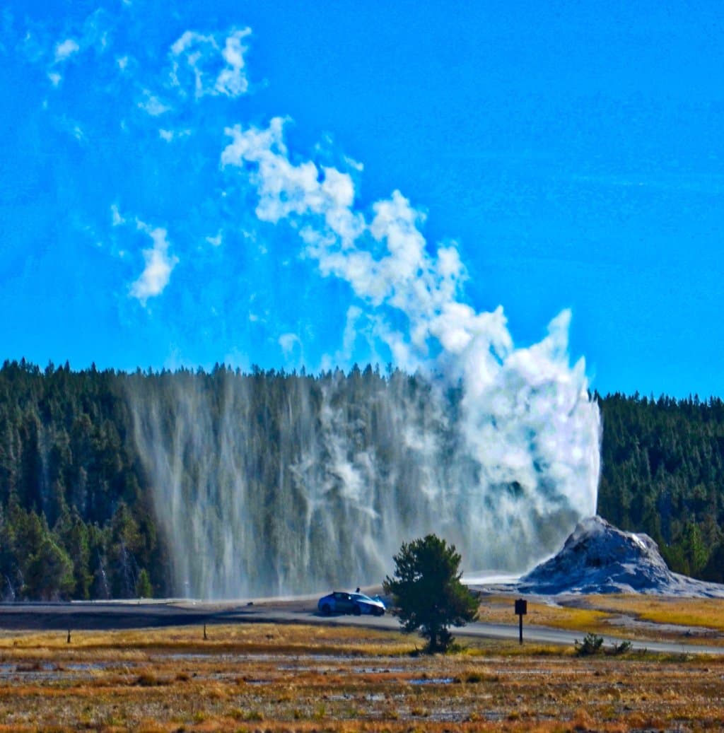 Spectacular explosion from the White Dome Geyser.