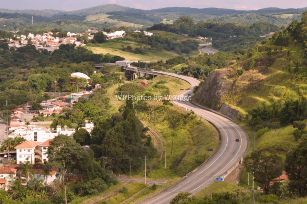 Estrada vista do topo do morro do cruzeiro