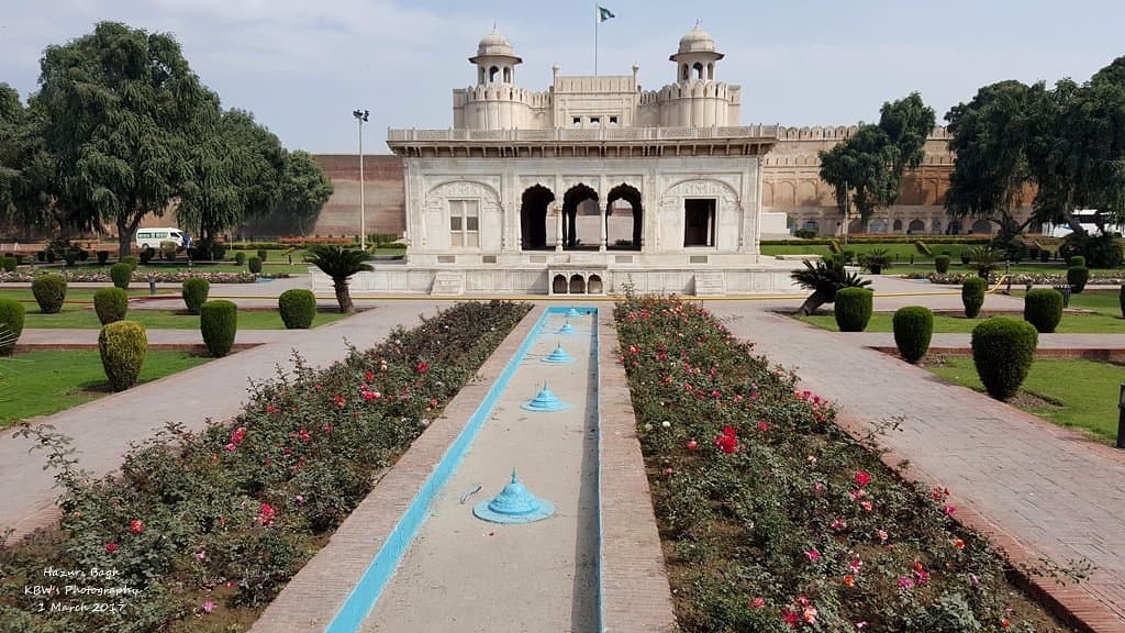 Hazuri Bagh with Lahore Fort in the background