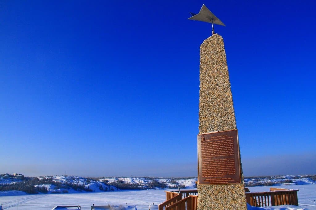 パイロットの功績を称えた碑