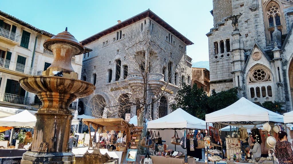 Banco de Sóller Modernist Building