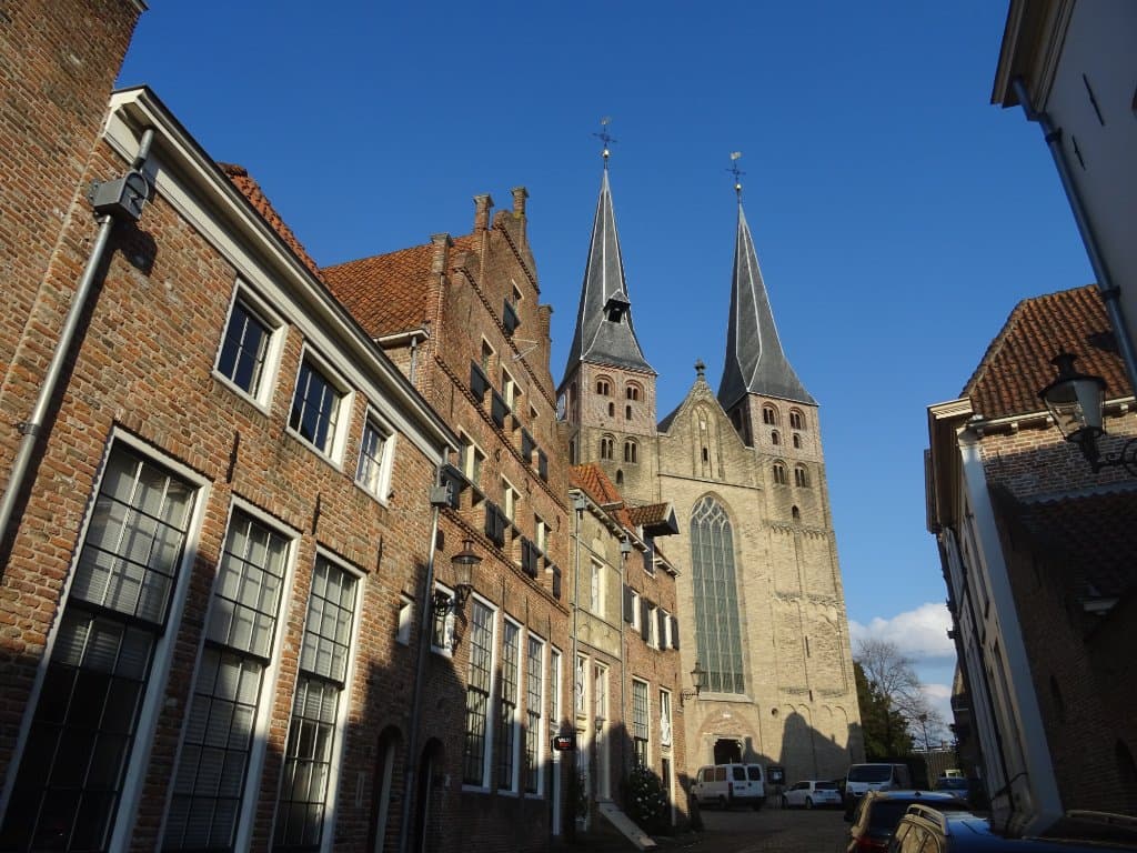 BERGKERK DEVENTER UIT DE 12DE EEUW