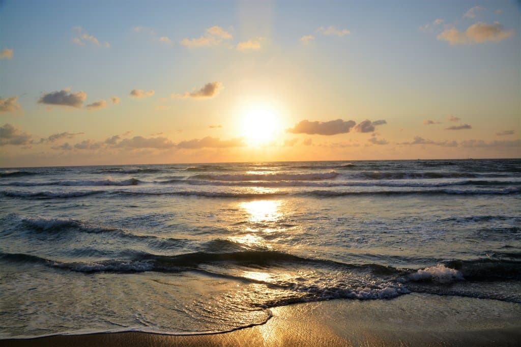 Sunrise Apr 4
