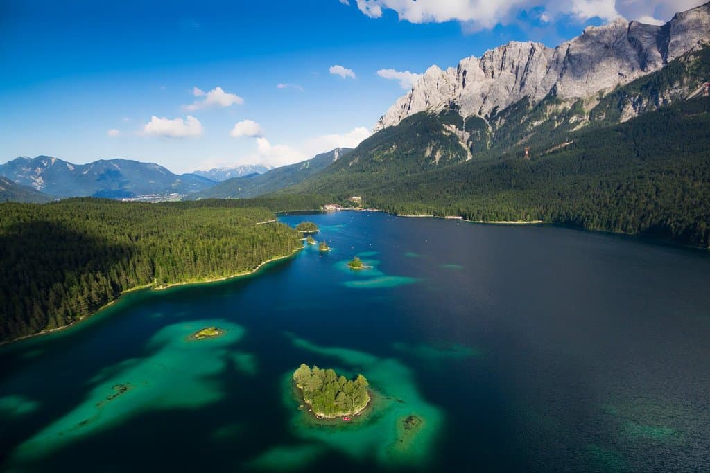 Eibsee am Fuße der Zugspitze