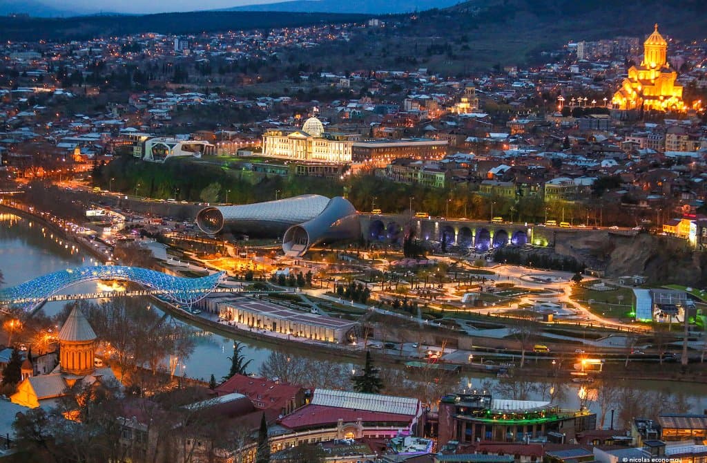 The amazing panoramic view of the city from the cable car