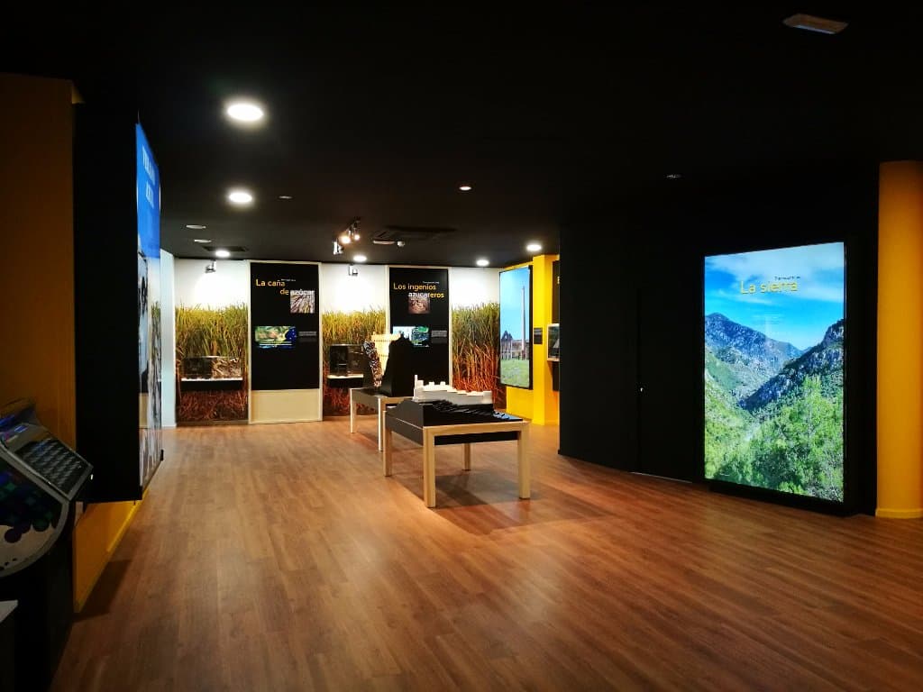 Sala de Nerja contemporánea reformada