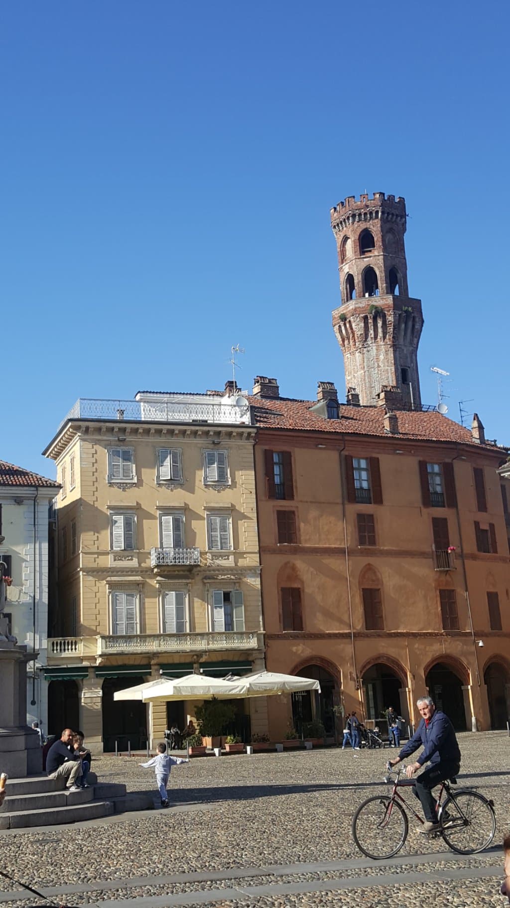 Piazza Cavour con Torre dell'Angelo