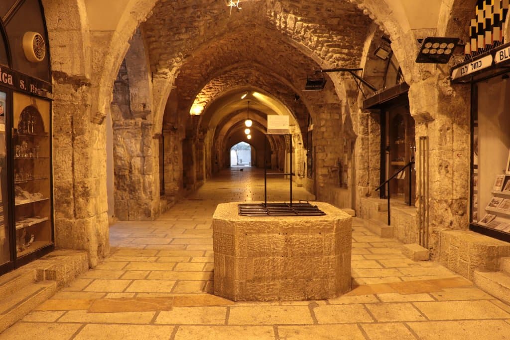 The Cardo - shop lined section 