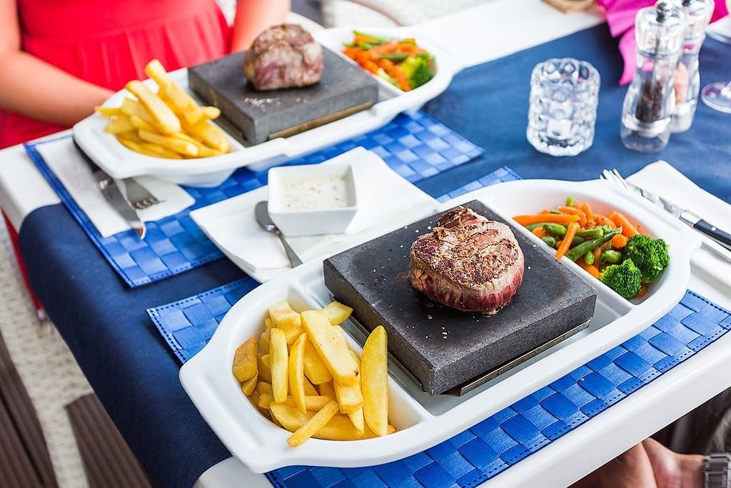 ! LIVE DINING EXPERIENCE,