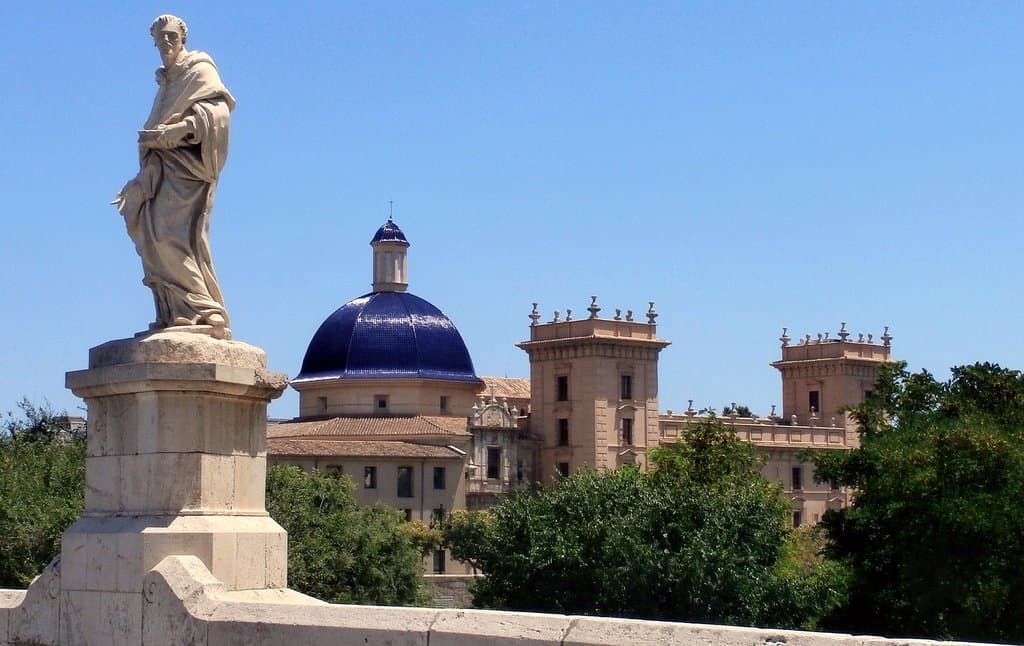 El Museo vista desde el puente de la Trinidad