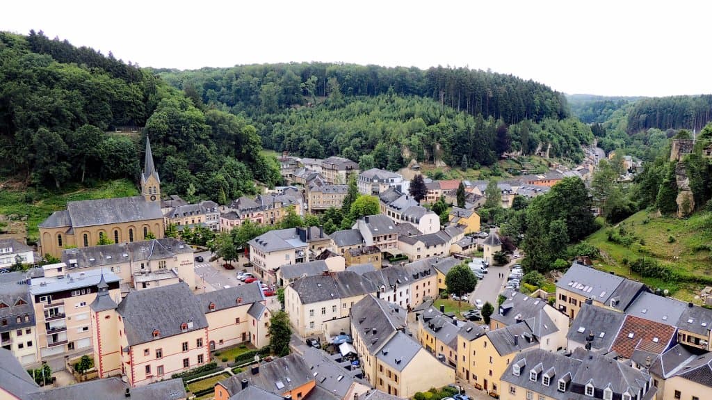 Vue sur Larochette // Sicht auf die Ortschaft Fels- www.mullerthal.lu